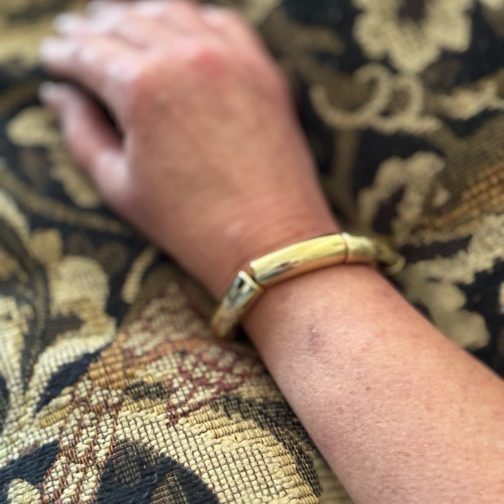 French Inspired Gold Tone Acrylic Tubes Stretchy Elastic Bracelet - Picture 3 of 3